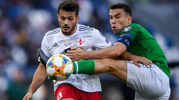 Seamus Coleman battles Valeri Qazaishvili for possession