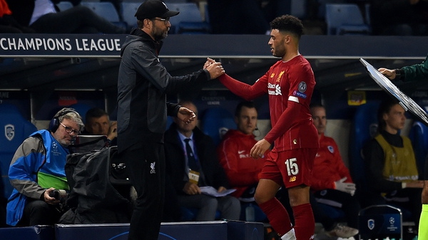 Jurgen Klopp shakes hands with Alex Oxlade-Chamberlain as he is substituted against Genk