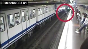 The woman stepped right off the edge, and fell onto the tracks (Courtesy: Madrid Metro)