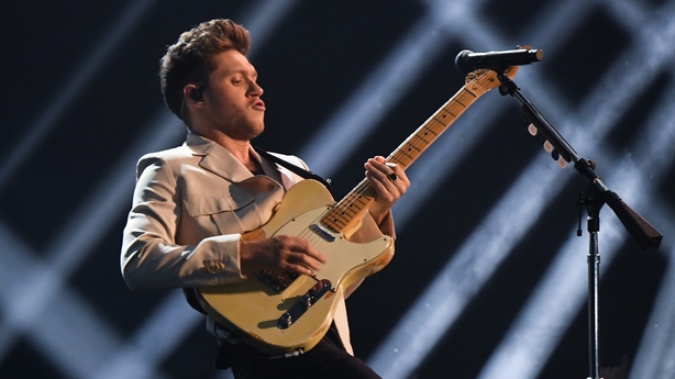 Niall Horan perform at MTV European Music Awards