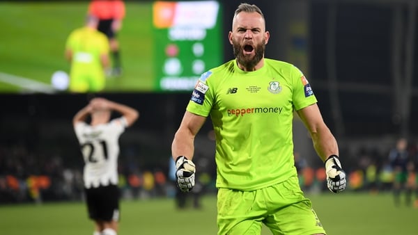 Alan Mannus celebrates with the Shamrock Rovers fans behind his goal during the penalty shootout