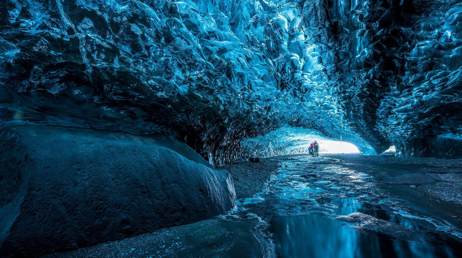 8 awe-inspiring caves you can visit with no prior experience