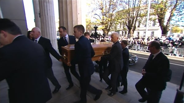 Crowds and congregation applauded as Gay Byrne's remains arrived at St Mary's Pro-Cathedral