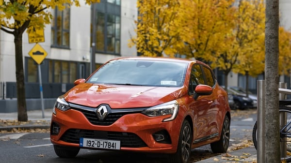 Much of the styling from the previous Clio model has been retained.