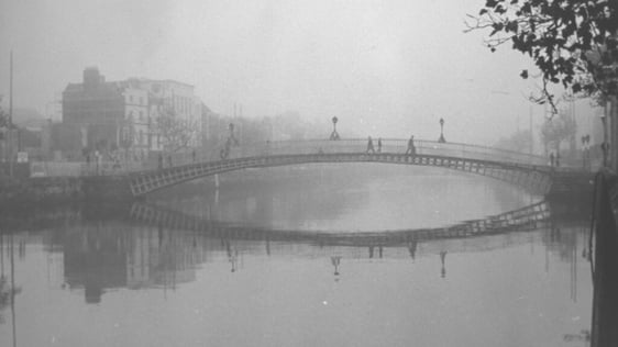 Smog in Dublin city centre (1989)