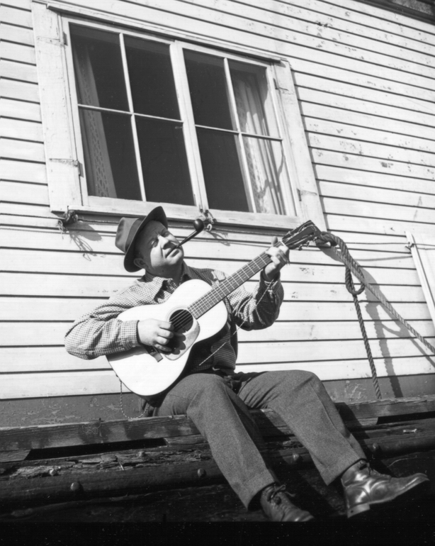 Burl Ives - UNSPECIFIED - CIRCA 1970: Photo of Burl Ives Photo by Michael Ochs Archives/Getty Images