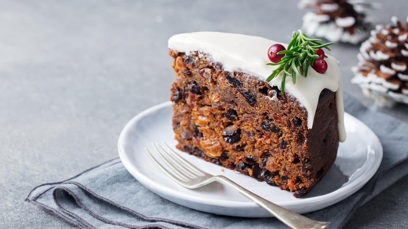 8 top tips for making your Christmas cake now