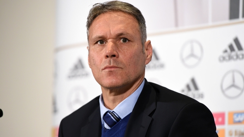 A statement on foxsports.nl read: "Marco van Basten made a mistake last Saturday in the De Eretribune programme. With a wrong joke at the wrong time, he missed (the target) that evening."
