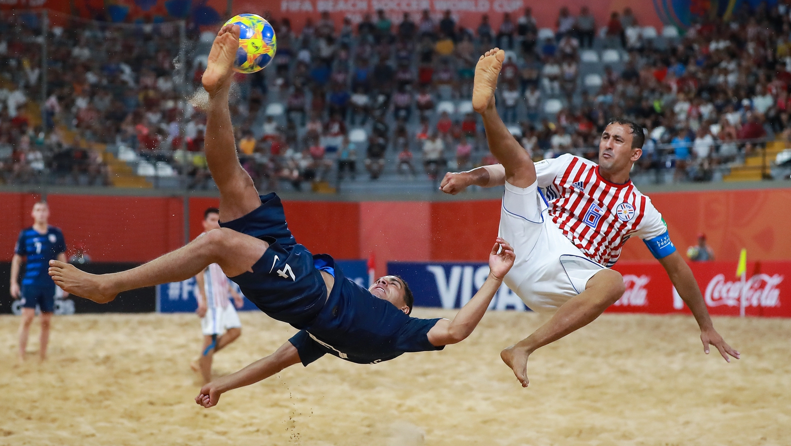 Beach soccer world. Soccer Tournament. 2019 FIFA Beach Soccer World Cup. Сборная Уругвая Парагвая по пляжному футболу.