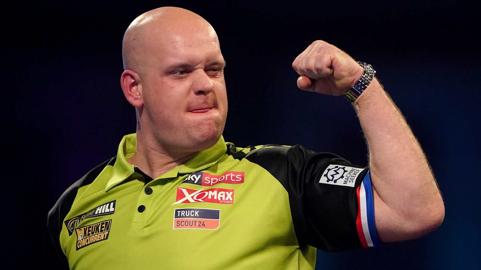 Van Gerwen survives early wobble to advance at Worlds