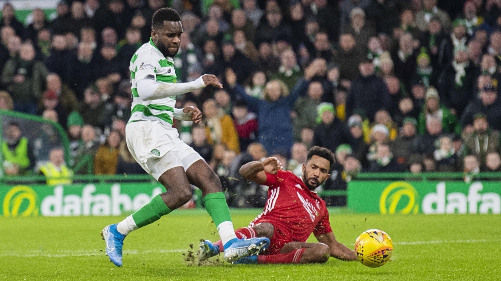 Celtic defeat 10-man Aberdeen