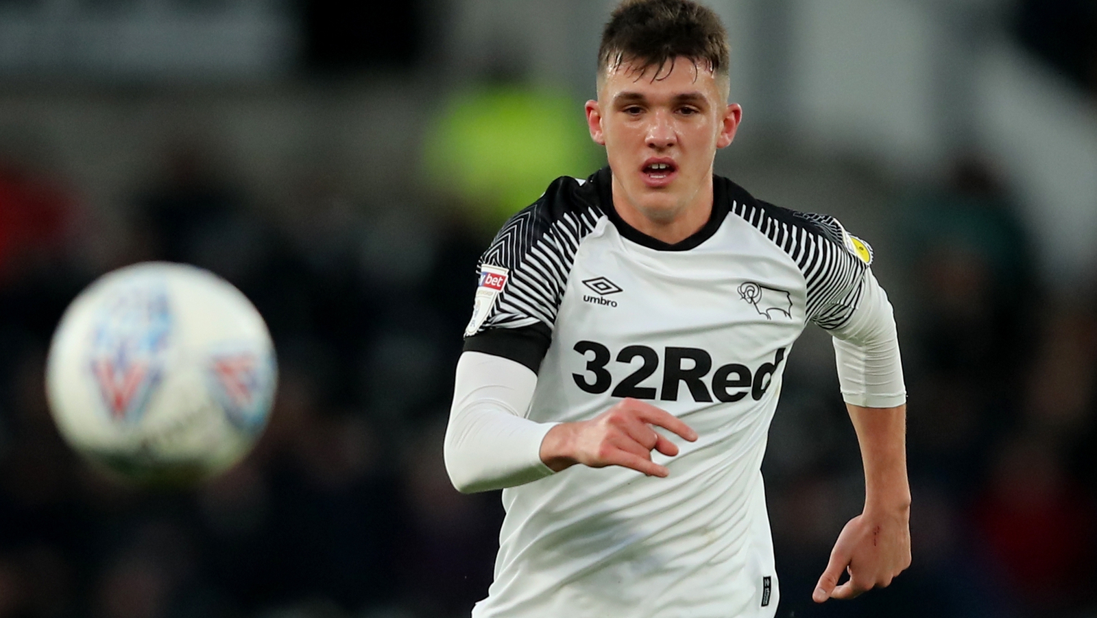 Knight signs long-term contract with Derby County