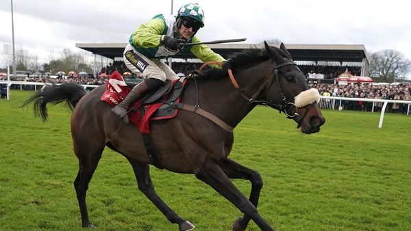 Clan Des Obeaux makes it back-to-back wins in the Ladbrokes King George VI Chase
