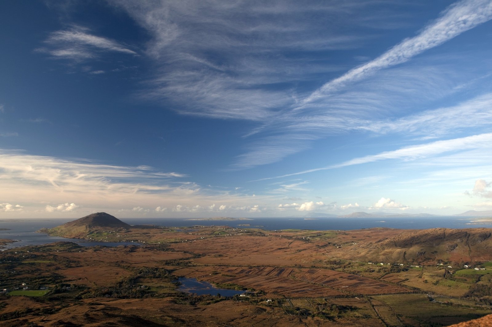 Image - Radharc ar Chuan Bhaile na Cille agus ar Chnoc Leitreach, Conamara (Pic: Getty)