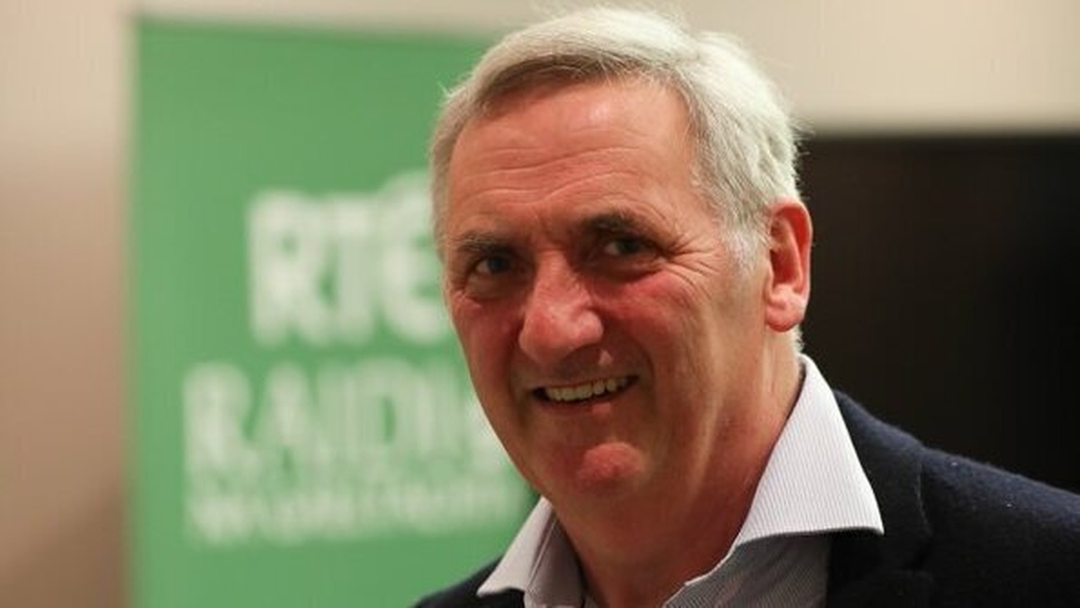 Carl Ó Flatharta; Scéalta na muintire agus Peadar Curran. | An Saol ó ...