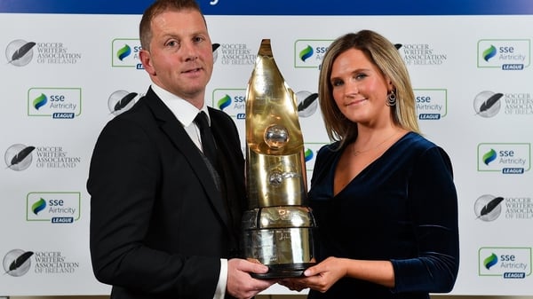 Vinny Perth accepts his award from SSE Airtricity marketing manager Leanne Sheill