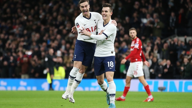 Giovani Lo Celso (R) of Tottenham Hotspur celebrates with Harry Winks