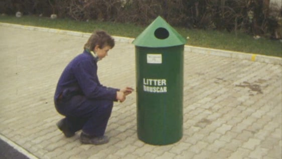 Litter bin, 1985