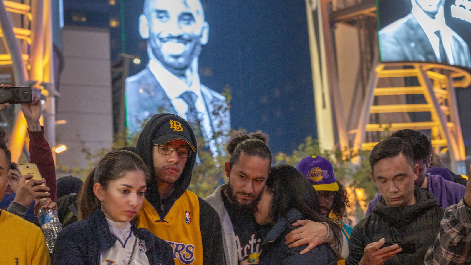 Justin Bieber pays tribute to Kobe Bryant with jersey as he and