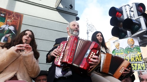 Victory song: Danny Healy-Rae TD with Elaine and Maura Healy-Rae ahead of the Dáil's return (Pic: RollingNews.ie)