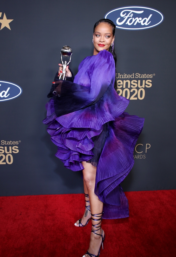 rihanna shine bright like a diamond red carpet rihanna shine bright like a diamond red carpet