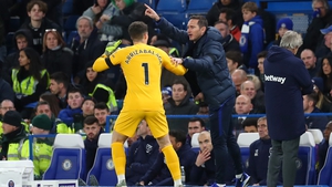 Frank Lampard gives instructions to Kepa Arrizabalaga in November 2019
