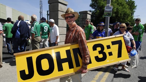 Frank Hogan on his way into the Gaelic Grounds in Limerick in June 2007 with the John 3:7 sign under his oxter. Photo: Ray McManus/Sportsfile