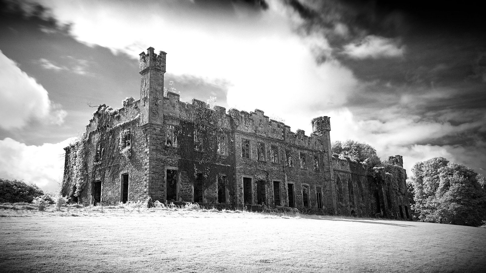 Image - The ruins of Castle Bernard, burned in June 1921