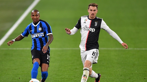 Aaron James Ramsey (R) competes with Ashley Young during Juventus' win over Inter