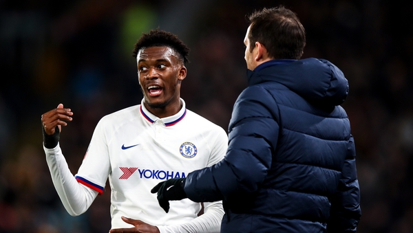 Hudson-Odoi with Chelsea manager Frank Lampard(r)