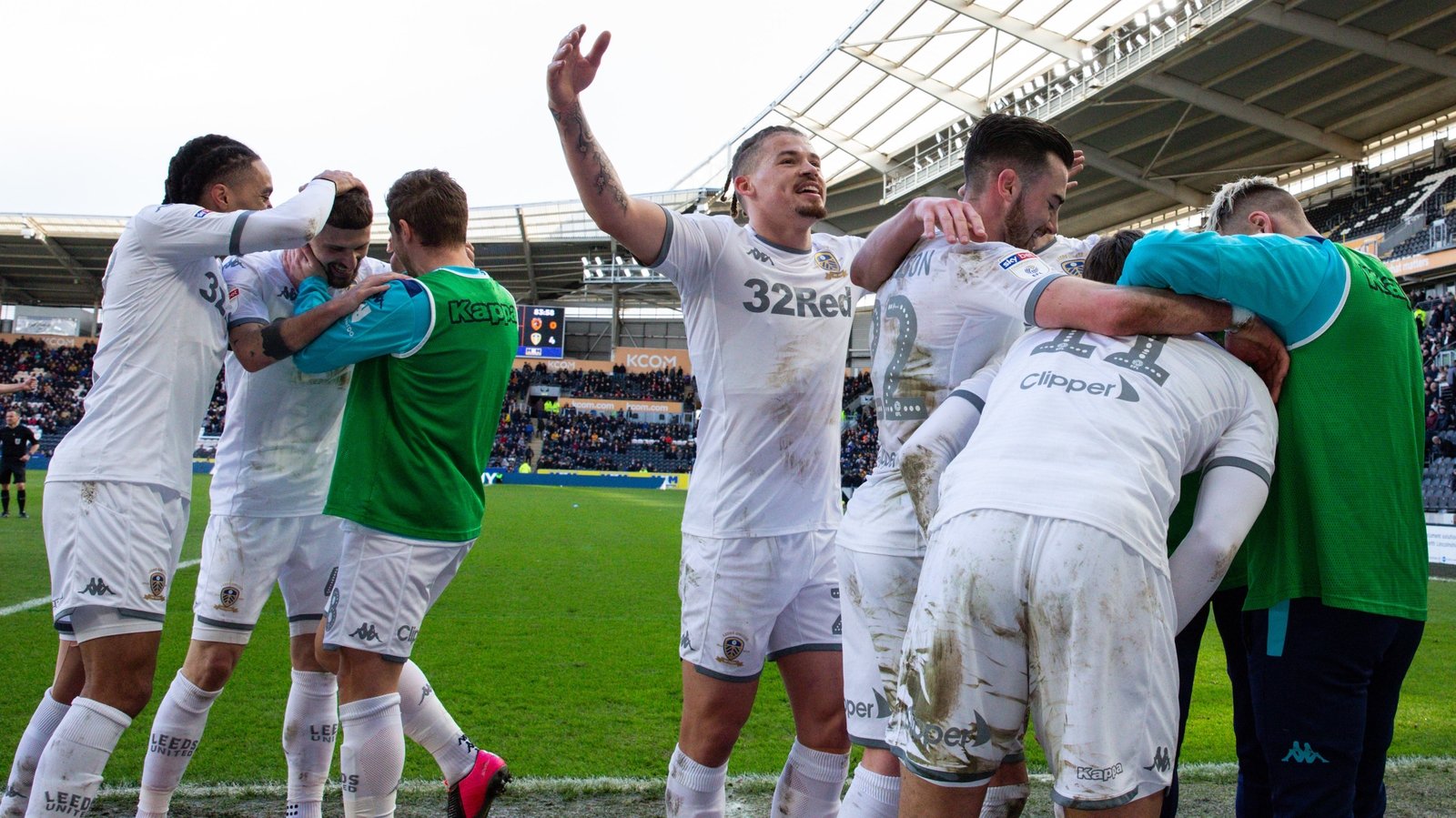 Leeds Utd players defer wages to ensure staff are paid