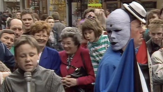 Kevin O'Connell interviews The Diceman, Grafton Street (1990)