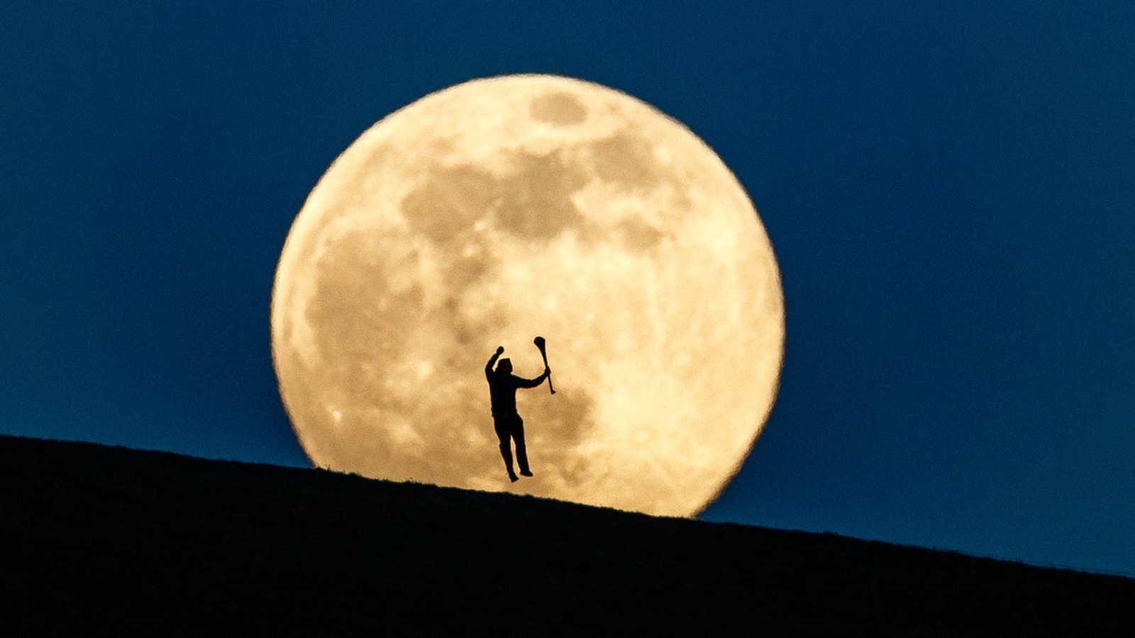 Super Moon Graces Night Sky Across The Globe