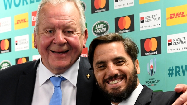 Bill Beaumont (L) and Agustin Pichot will compete