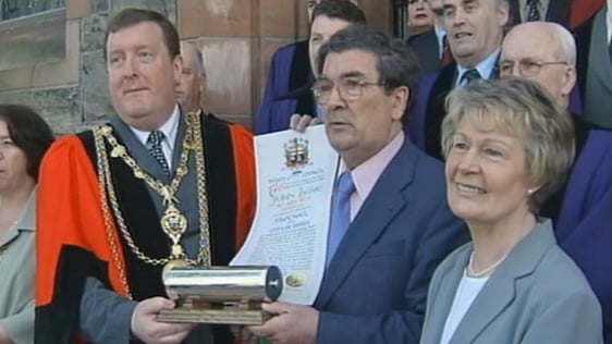 John Hume awarded the Freedom of the City of Derry (2000)