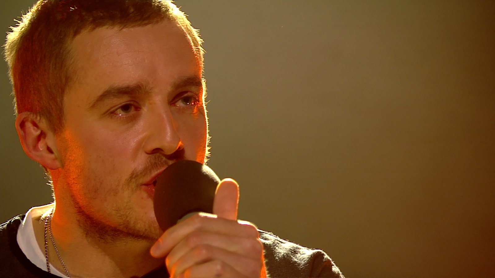 Dermot kennedy kiss me Dermot kennedy kiss me