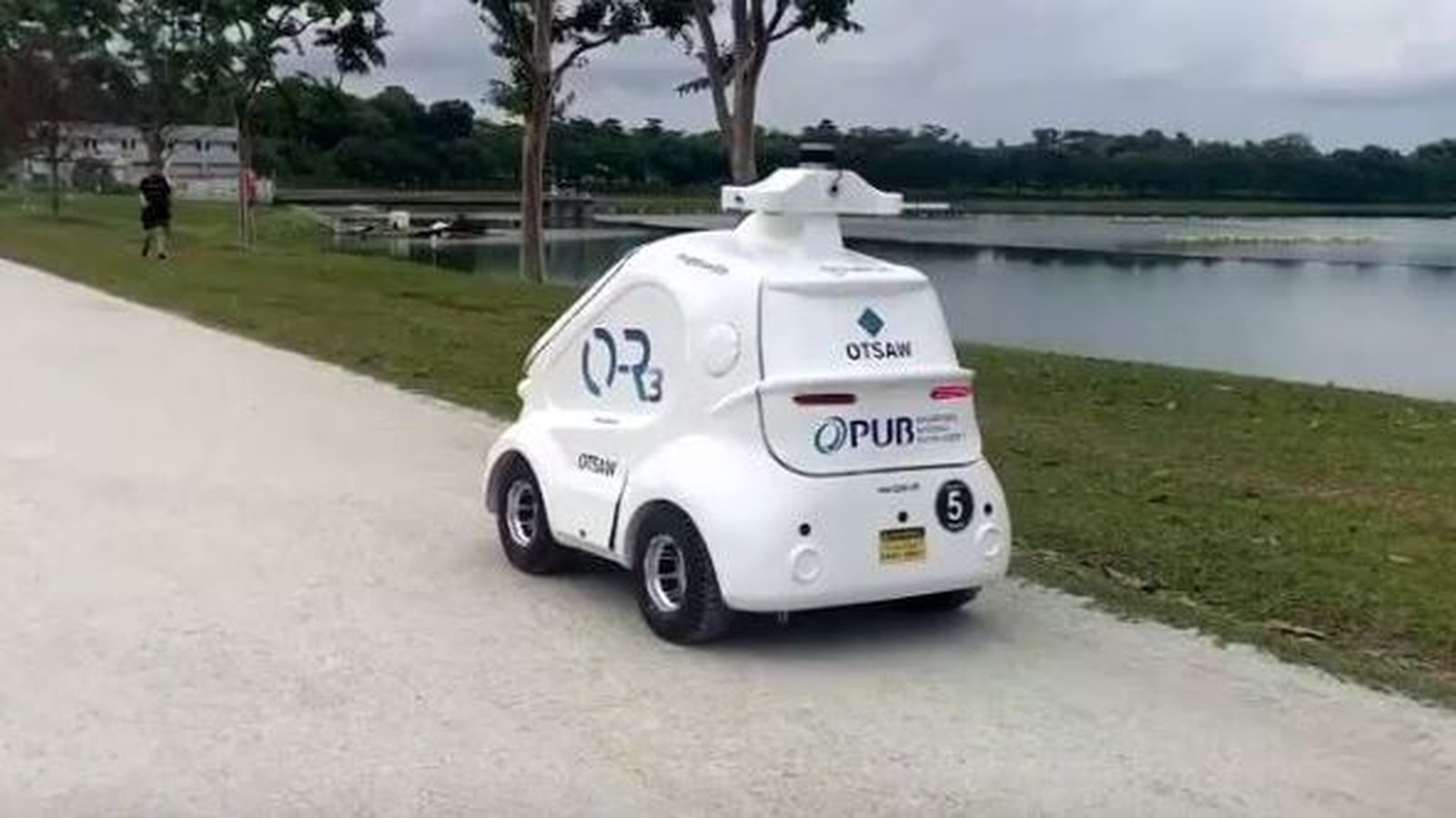 Robot patrols Singapore park to push social distancing