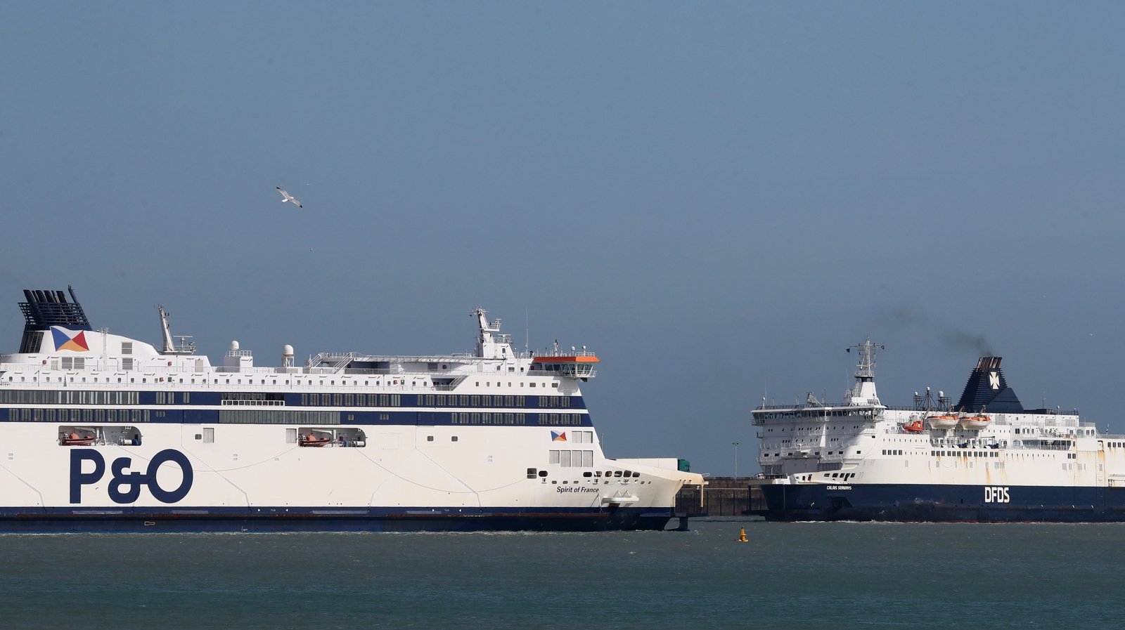 P o ferries. Паром в Дублине.