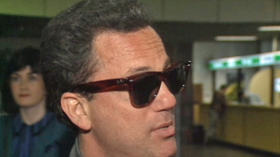 Billy Joel at Dublin Airport (1990)