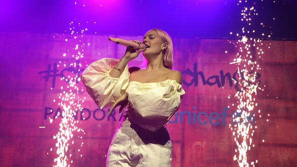 Anne-Marie: 