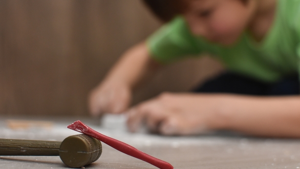 Boy plays an archaeologist excavated, training for dig fossil