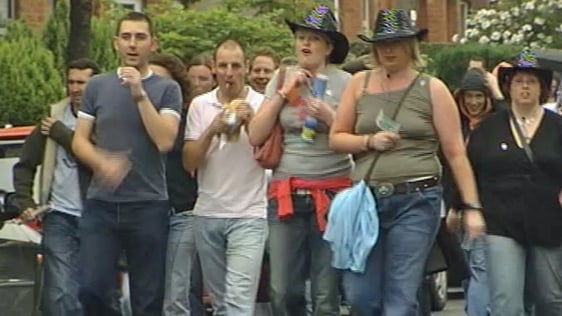 U2 fans arrive at Croke Park (2005)