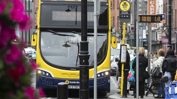 People queue to board a bus in the Liberties in Dublin (Pic: RollingNews.ie)