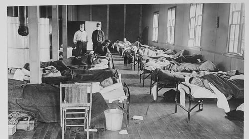 Life inside a flu hospital in 1918. Photo: PhotoQuest/Getty Images