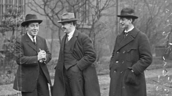 Michael Collins (centre) and Éamon de Valera (right) with Harry Boland (left). Photo: Independent News And Media/Getty Images