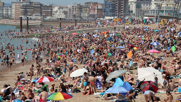 Major Incident Declared As Thousands Go To Uk Beaches