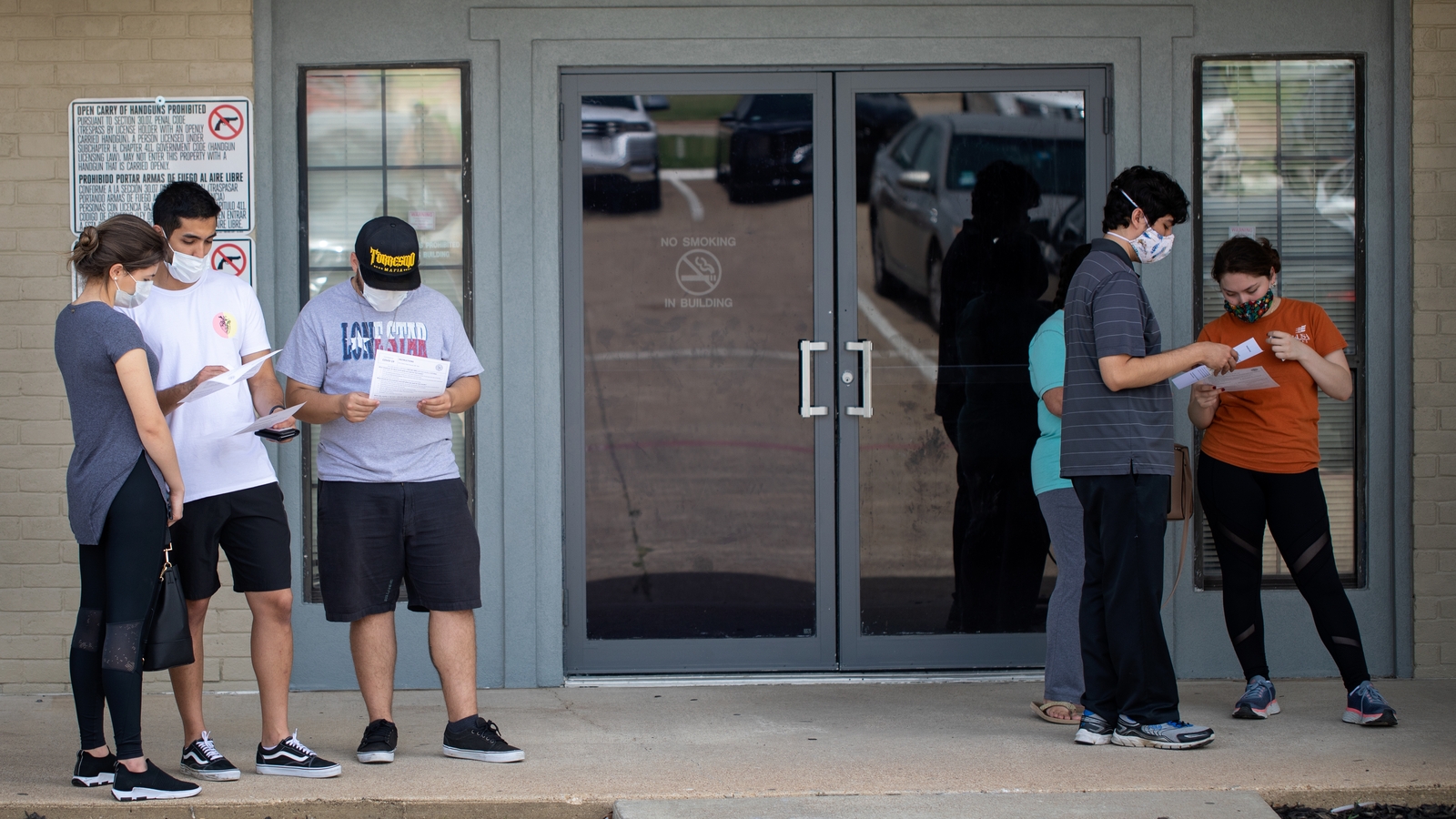 Texas orders wearing of face masks in public places