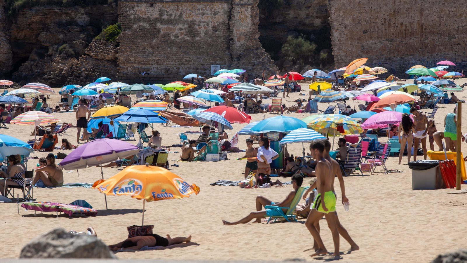 Spain, France unlikely to make travel 'green' list thumbnail