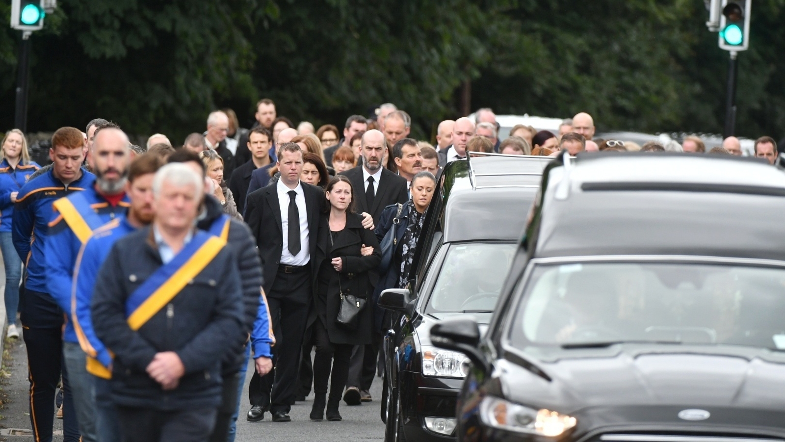 Funeral held for brothers killed in diving incident