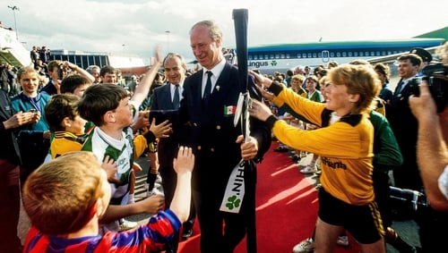 Jack Charlton greeted as Ireland returned from Italy 1990 having reached the quarter-finals of the World Cup
